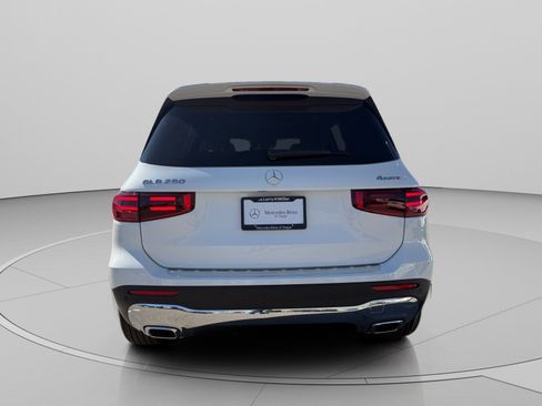New 2026 Mercedes-Benz GLB 250 4MATIC image 4