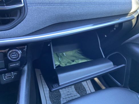 Used 2024 Jeep Compass Latitude image 30