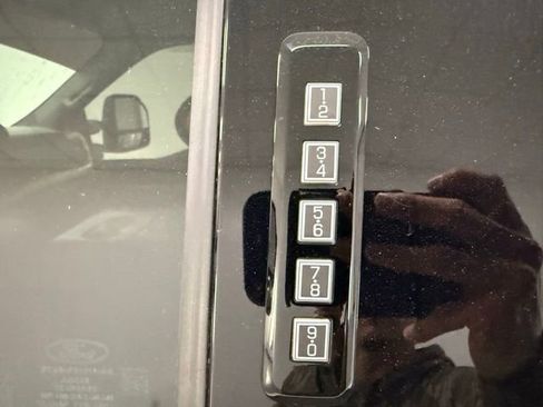 Used 2023 Ford F250 XLT w/ FX4 Off-Road Package image 9