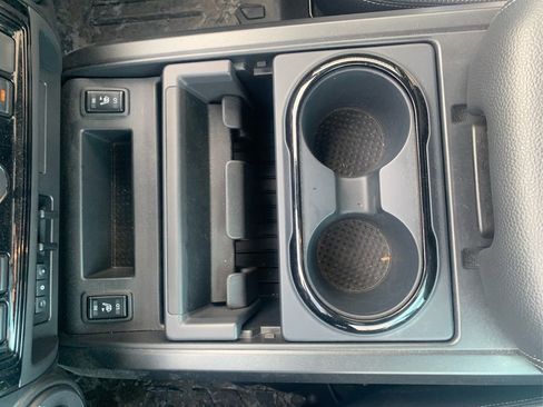 Used 2024 Nissan Titan SV w/ SV Convenience Package image 20