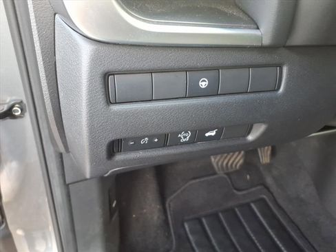 Used 2024 Nissan Rogue SV image 30