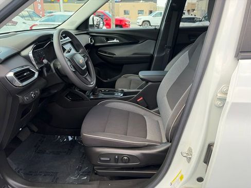 Used 2023 Chevrolet TrailBlazer LT w/ Convenience Package FWD image 9