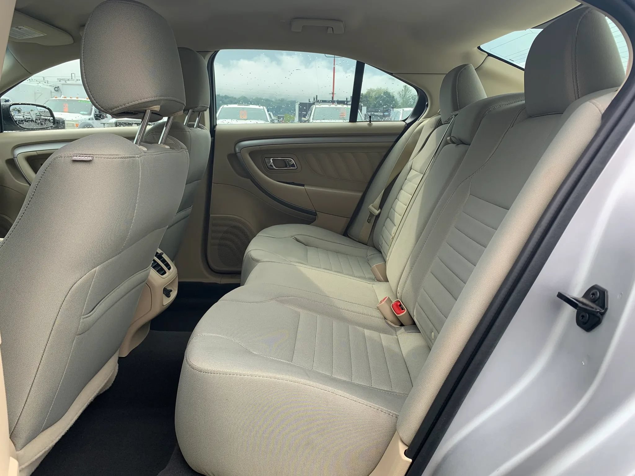 Used 2019 Ford Taurus SE FWD image 25