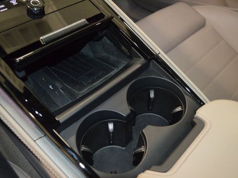 Certified 2025 Porsche Panamera image 32