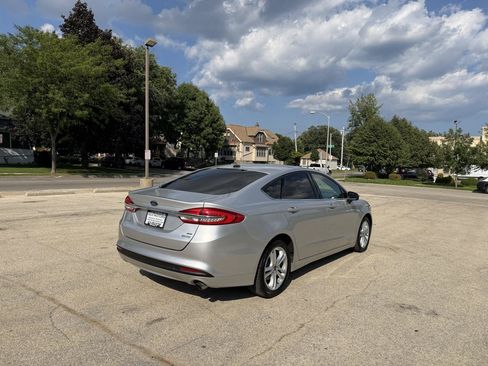 Used 2018 Ford Fusion SE w/ Fusion SE Technology Package FWD image 7
