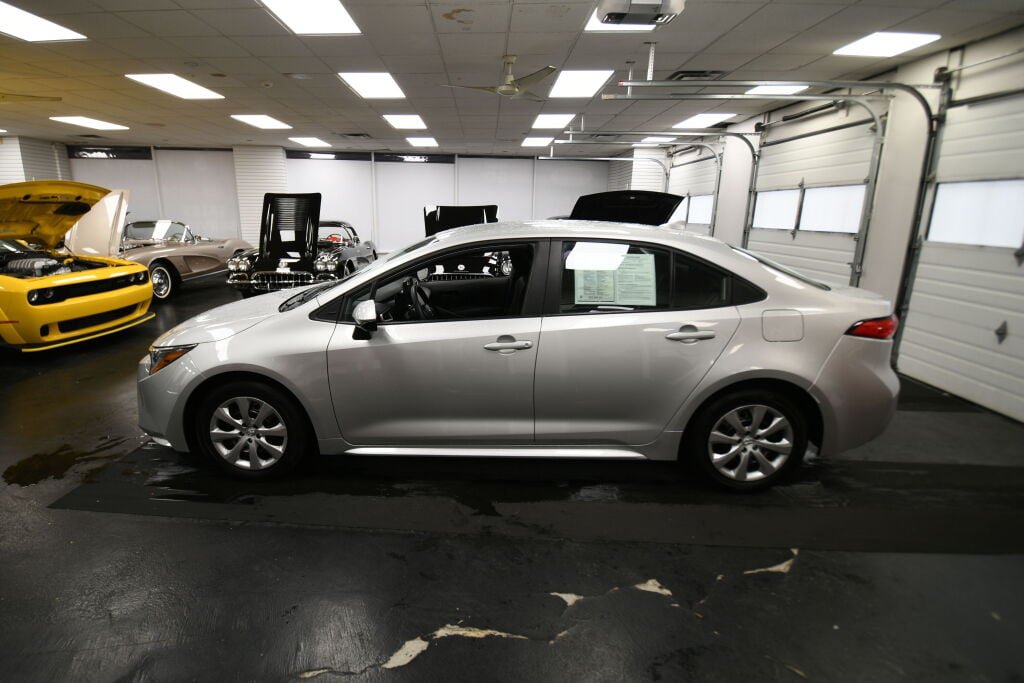 Certified 2025 Toyota Corolla LE FWD image 5