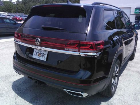 Used 2025 Volkswagen Atlas SE FWD image 2