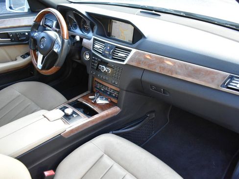 Used 2013 Mercedes-Benz E 550 4MATIC Sedan image 13