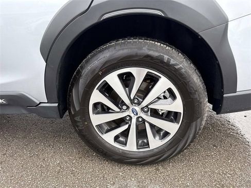 Used 2025 Subaru Outback Premium image 31