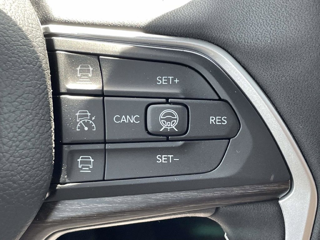 New 2026 Jeep Grand Cherokee Altitude AWD/4WD image 31