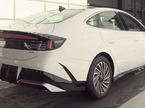 Used 2025 Hyundai Sonata Limited image 3