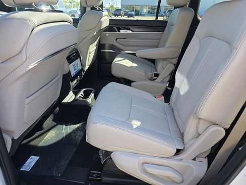 New 2026 Jeep Grand Wagoneer Summit w/ Premium Group III image 9