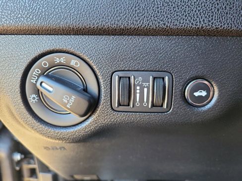 Used 2022 Dodge Charger SXT w/ Blacktop Package image 22