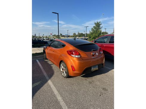 Used 2013 Hyundai Veloster w/ Style Pkg FWD image 2