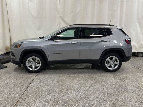 Used 2023 Jeep Compass Latitude w/ Convenience Group AWD/4WD image 2