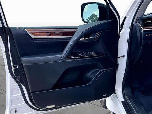 Used 2017 Lexus LX 570 4WD image 20