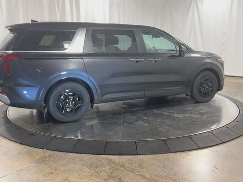 New 2026 Kia Carnival image 2