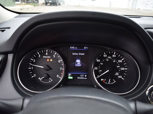 Used 2018 Nissan Rogue SV image 17