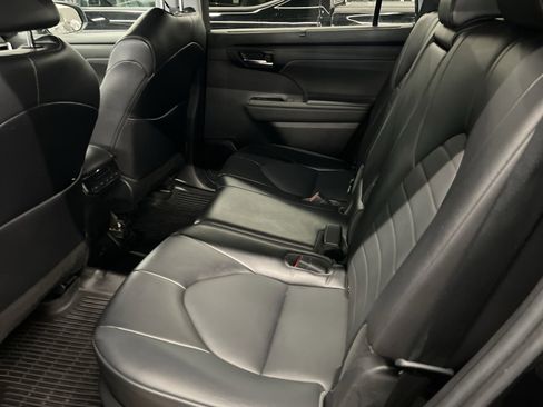 Used 2022 Toyota Highlander XLE image 20