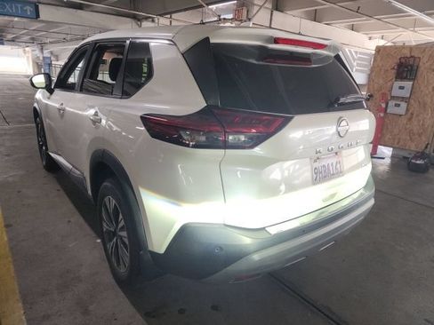 Used 2023 Nissan Rogue SV FWD image 3