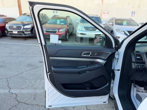 Used 2018 Ford Explorer XLT w/ Equipment Group 202A image 17