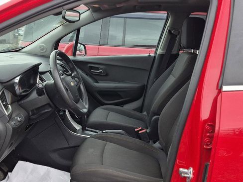 Used 2017 Chevrolet Trax LT w/ Sun & Sound Package image 6