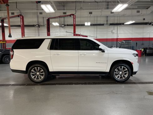 Used 2022 Chevrolet Suburban LS w/ Driver Alert Package RWD image 7
