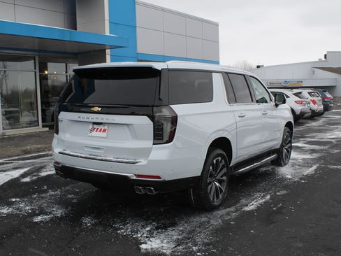 New 2026 Chevrolet Suburban High Country image 4