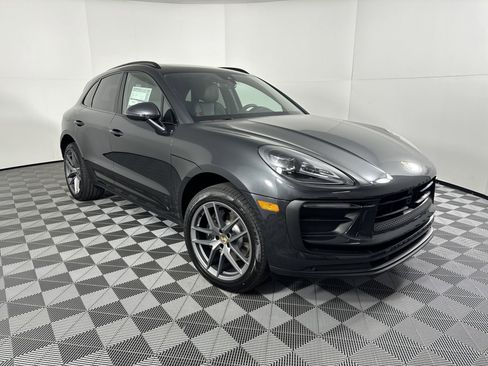 Certified 2025 Porsche Macan image 9