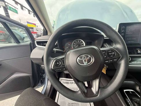 Used 2020 Toyota Corolla LE FWD image 19