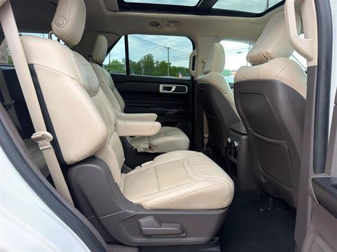 Used 2020 Ford Explorer Platinum w/ Premium Technology Package AWD/4WD image 26