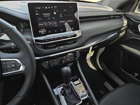 New 2026 Jeep Compass Latitude image 16