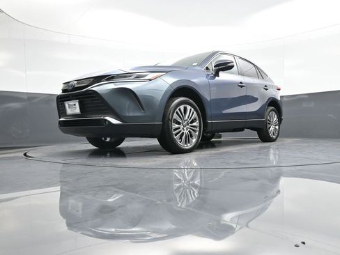 Used 2024 Toyota Venza Limited image 25