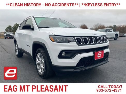 Used 2024 Jeep Compass Latitude image 1