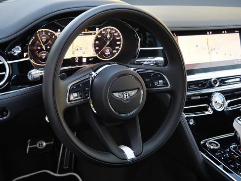 Used 2022 Bentley Flying Spur Plug-In Hybrid AWD/4WD image 19