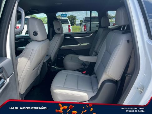 Used 2026 GMC Acadia Elevation w/ Elevation Premium Package FWD image 13