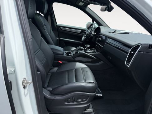 Used 2022 Porsche Cayenne AWD/4WD image 19