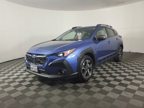 Used 2025 Subaru Crosstrek 2.0i Premium image 8