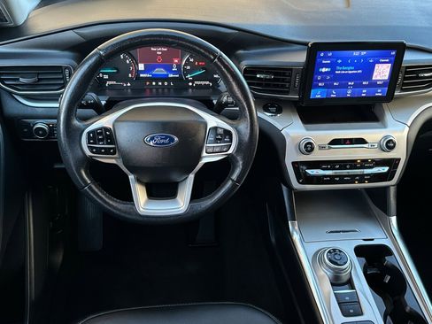 Used 2022 Ford Explorer XLT w/ Equipment Group 202A image 13