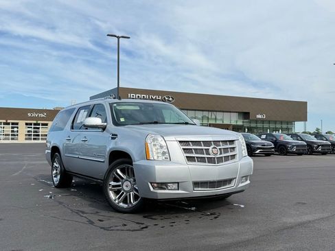 Used 2014 Cadillac Escalade ESV Platinum AWD/4WD image 3