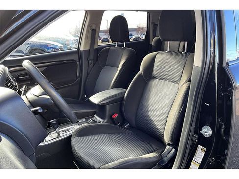 Used 2020 Mitsubishi Outlander ES image 27