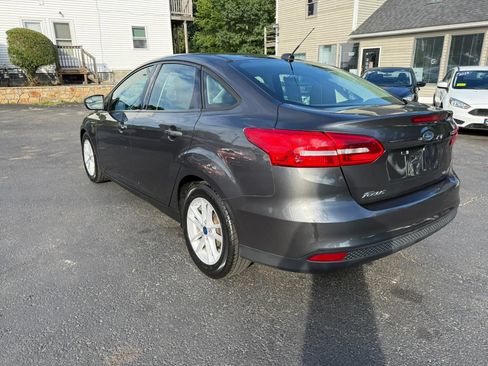 Used 2018 Ford Focus SE FWD image 5