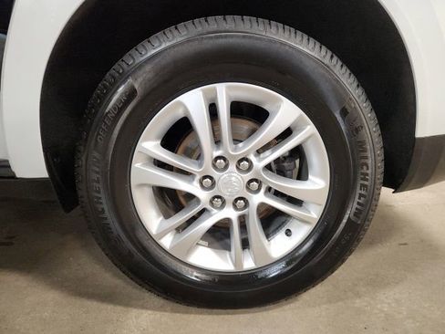 Used 2018 Buick Enclave Essence image 26