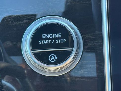 Used 2024 Mercedes-Benz GLC 300 4MATIC image 28