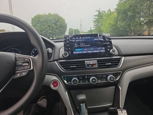 Used 2018 Honda Accord EX image 22