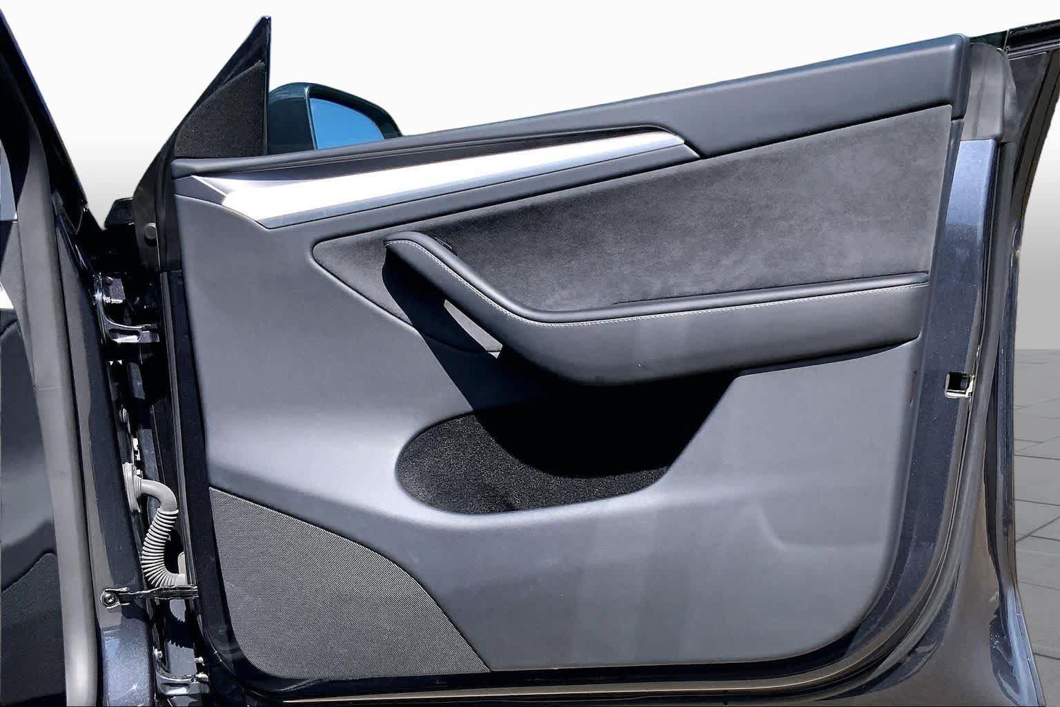 Used 2025 Tesla Model Y Long Range AWD/4WD image 22