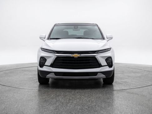 Used 2025 Chevrolet Blazer LT image 2