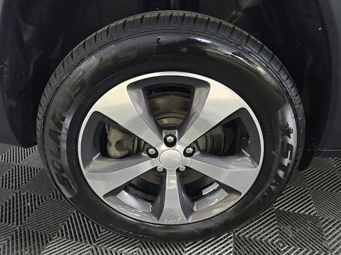 Used 2020 Jeep Cherokee Limited AWD/4WD image 13