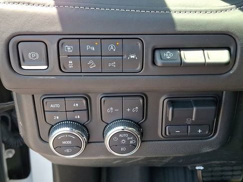 Used 2024 GMC Yukon Denali Ultimate AWD/4WD image 22