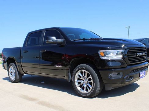Used 2023 RAM 1500 Laramie AWD/4WD image 3